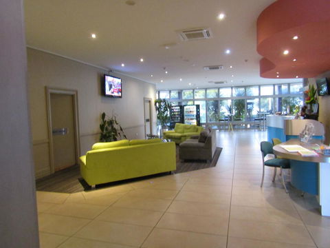 Ocean View Studios 75 The Strand, Free Fast Wifi/Foxtel - Accommodation Redcliffe 2