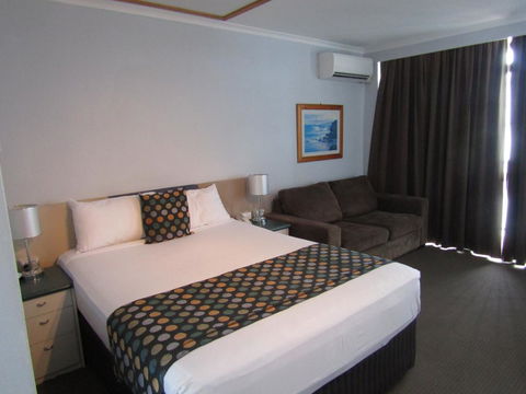 Ocean View Studios 75 The Strand, Free Fast Wifi/Foxtel - Accommodation Redcliffe 3