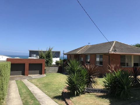 OCEAN VIEWS - Accommodation Redcliffe 0