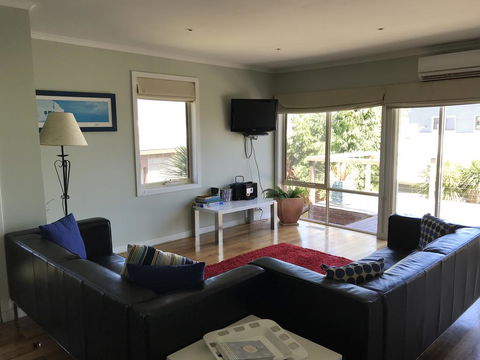 OCEAN VIEWS - Accommodation Redcliffe 1