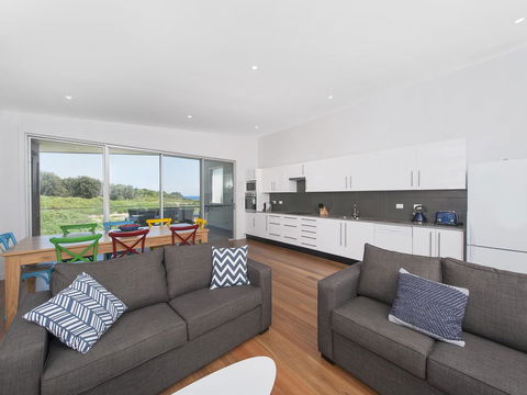 Ocean Views - Accommodation Redcliffe 2