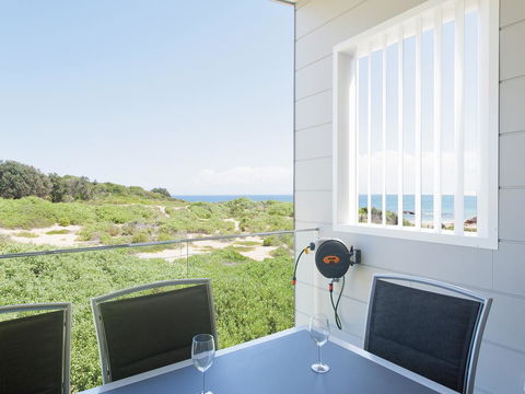 Ocean Views - Accommodation Redcliffe 1