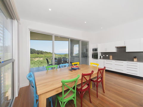 Ocean Views - Accommodation Redcliffe 3