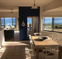 Ocean Views' 4 Ocean Street - air conditioned luxury with beautiful ocean views - Accommodation Redcliffe