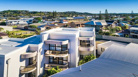 OCEAN WAVES - WiFi - Accommodation Redcliffe 0