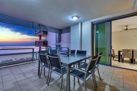 Oceana Darwin Central Oceanfront 3 Bedroom 2 Lounge Room Pool Gym Tennis Court Sleeps 9 - Accommodation Redcliffe 2
