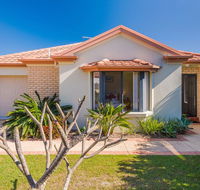 Oceania Cottage - LJHooker Yamba - Accommodation Redcliffe
