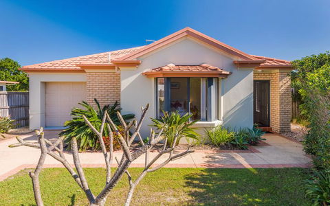 Oceania Cottage - LJHooker Yamba - Accommodation Redcliffe 0