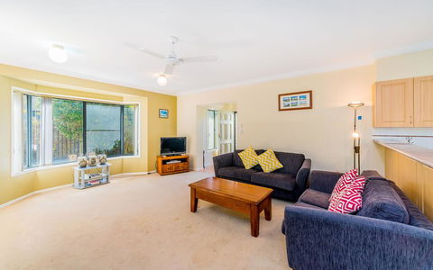 Oceania Cottage - LJHooker Yamba - Accommodation Redcliffe 2