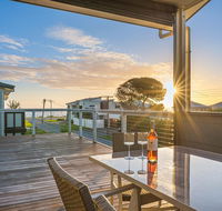 Oceans Eight - Accommodation Redcliffe