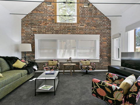 Old Bank Stables - 3 Night Weekends For Price Of 2 - Accommodation Redcliffe 3