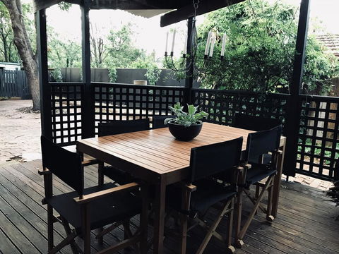 Old Railway Cottage - Accommodation Redcliffe 2