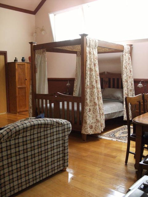 Old School B & B - Accommodation Redcliffe 3