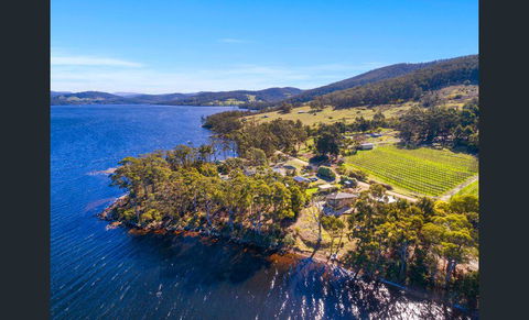 On The Huon River - Accommodation Redcliffe 2