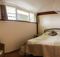 On The Wallaby Lodge - Accommodation Redcliffe