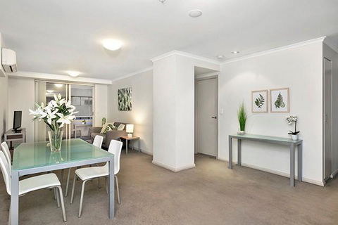 One Bedroom Apartment Atchison St(L1006) - Accommodation Redcliffe 1