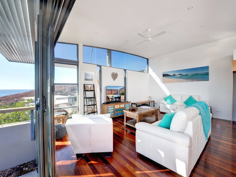 One Mile Cl, Townhouse 22, 26, The Deckhouse - Accommodation Redcliffe 2