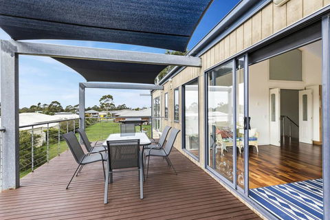 Orense - Waterviews In Newlands Arm - Accommodation Redcliffe 0