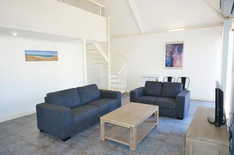 Osprey Holiday Village Unit 111 - Splendid 3 Bedroom Holiday Villa With A Pool In The Complex - Accommodation Redcliffe 3