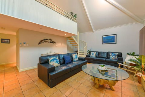 Osprey Holiday Village Unit 117 - Exquisite 3 Bedroom Holiday Villa With A Pool In The Complex - Accommodation Redcliffe 3
