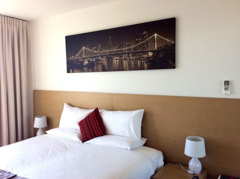 PA Apartments - Accommodation Redcliffe 2