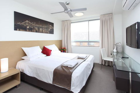 PA Apartments - Accommodation Redcliffe 1