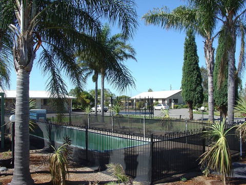 Palm Valley Motel - Accommodation Redcliffe 0