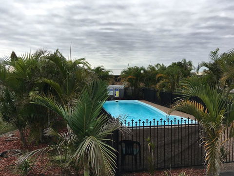 Palm Valley Motel - Accommodation Redcliffe 2