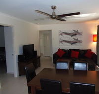 Palmgrove 2 - Rainbow Beach Pet Friendly Fully Fenced Air Conditioned Five Minutes To Beach - Accommodation Redcliffe