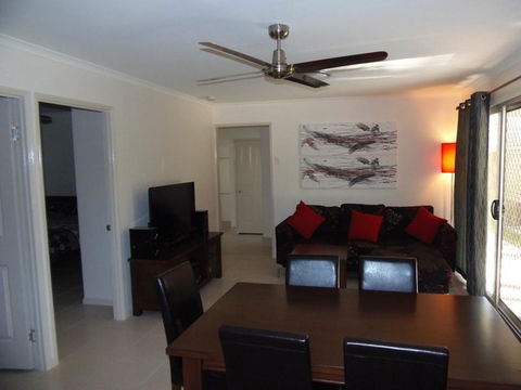 Palmgrove 2 - Rainbow Beach, Pet Friendly, Fully Fenced, Air Conditioned, Five Minutes To Beach - Accommodation Redcliffe 0
