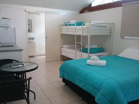 Palms Hervey Bay - Accommodation Redcliffe 2