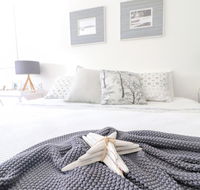 Palms Studio Apartment at Raffetys Resort - Accommodation Redcliffe
