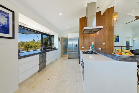 Panorama Beach House - Accommodation Redcliffe 2
