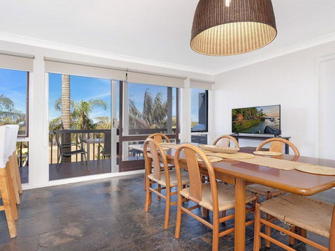 Panorama Place On Jones Beach - Accommodation Redcliffe 3