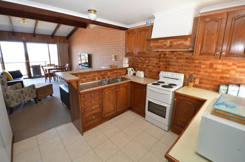 Panoramic Townhouse 8 - Accommodation Redcliffe 1
