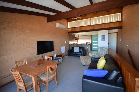 Panoramic Townhouse 8 - Accommodation Redcliffe 3