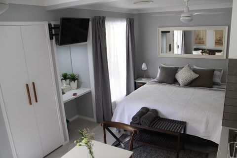 Paperbark Bed & Breakfast - Accommodation Redcliffe 3