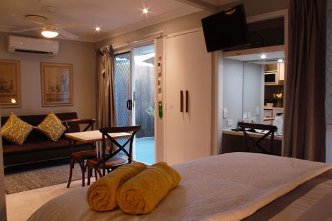 Paperbark Bed & Breakfast - Accommodation Redcliffe 2