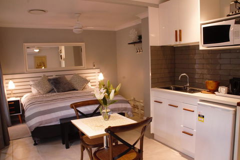 Paperbark Bed & Breakfast - Accommodation Redcliffe 0