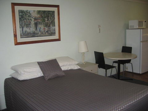Paramount Motel - Accommodation Redcliffe 2