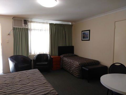 Paramount Motel - Accommodation Redcliffe 1