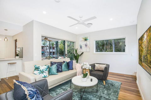 Park Avenue Townhouse Retreat Brisbane Sleeps 10 - Accommodation Redcliffe 3