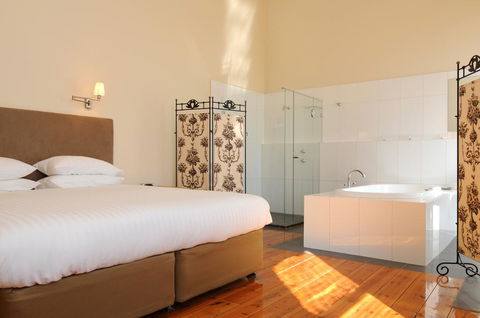 Park Hotel - Accommodation Redcliffe 2