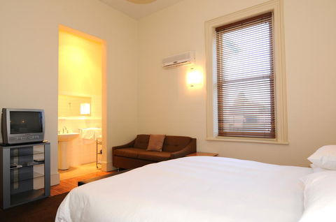Park Hotel - Accommodation Redcliffe 0