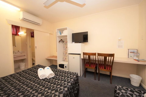 Parkside Motel & Licensed Restaurant - Accommodation Redcliffe 2