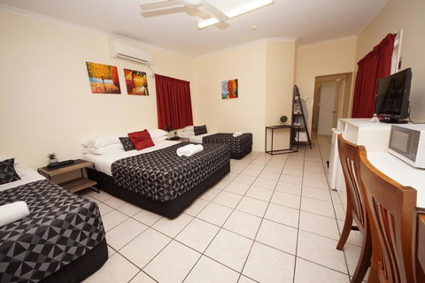 Parkside Motel & Licensed Restaurant - Accommodation Redcliffe 1