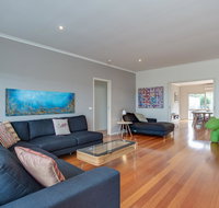 Paws Up Poolside - Accommodation Redcliffe