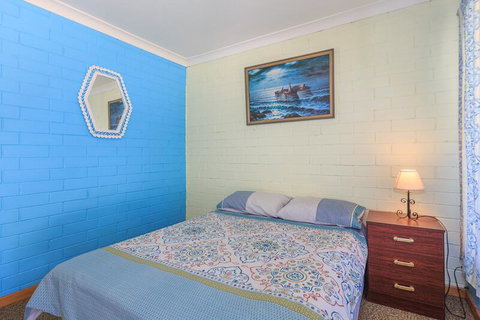 Peaceful Bay Chalet 9 - Accommodation Redcliffe 1