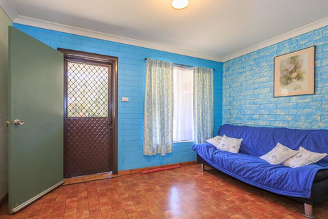 Peaceful Bay Chalet 9 - Accommodation Redcliffe 2