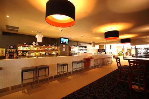 Peden's Hotel - Accommodation Redcliffe 2
